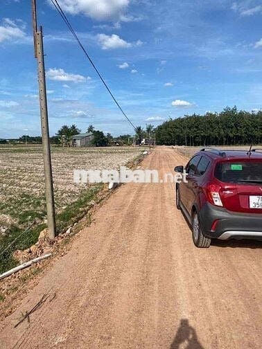 Chính chủ cần bán lô đất full thổ cư cách 100m đường nhựa