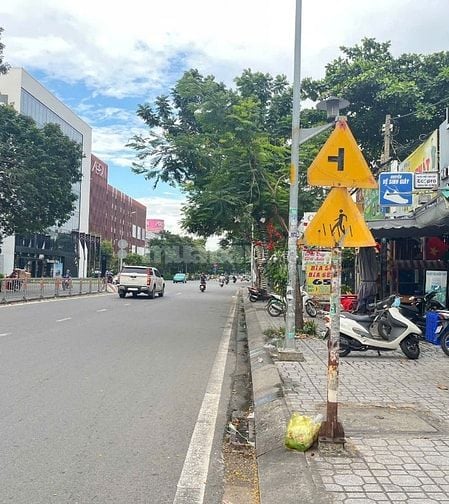 Mặt tiền dt4*22m đúc 1 lầu Bờ Bao Tân Thắng,Q.Tân Phú. Nhà 2 mặt tiền