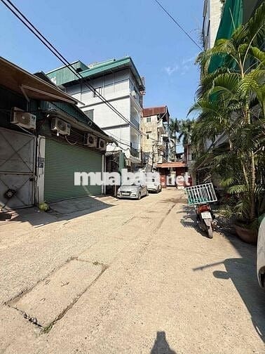 Một căn nhà hiếm đúng nghĩa – đường trước nhà 10m – kinh doanh