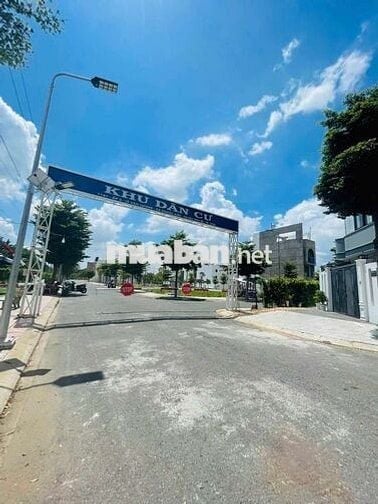 182m2 có 90m2 thổ cư 7,3 tỷ đường 16m KDC Saigon South sát MT LVL