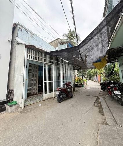 Cần bán Nhanh Căn nhà ngay BÀ điểm 8 Hóc môn Sổ Hồng riêng 72m2 920tr