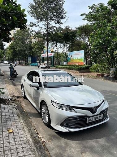 Toyota Camry 2021 - 98000 km