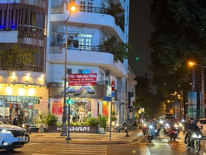 Cho thuê mặt bằng 2 mặt tiền góc NKKN- ĐBP quận 3