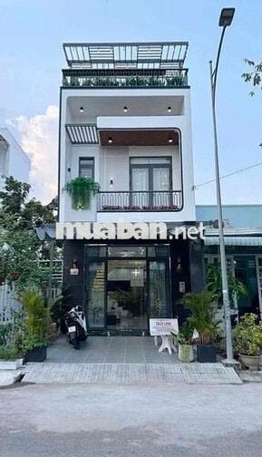 Cần bán nhà ngộp ngua thị trấn Đức Hoà