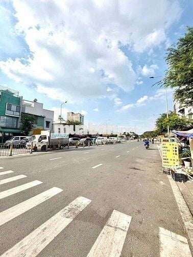 MẶT TIỀN ĐẠI LỘ NGUYỄN XÍ - PHẠM VĂN ĐỒNG BÌNH THẠNH - 4 TẦNG