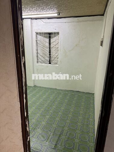 phòng đúc mới lầu hai có cửa sổ