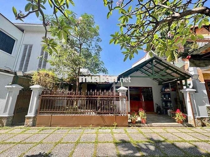 Ngang 12m - Biệt Thự Sân Vườn Số 159 Nguyễn Văn Thủ, Quận 1