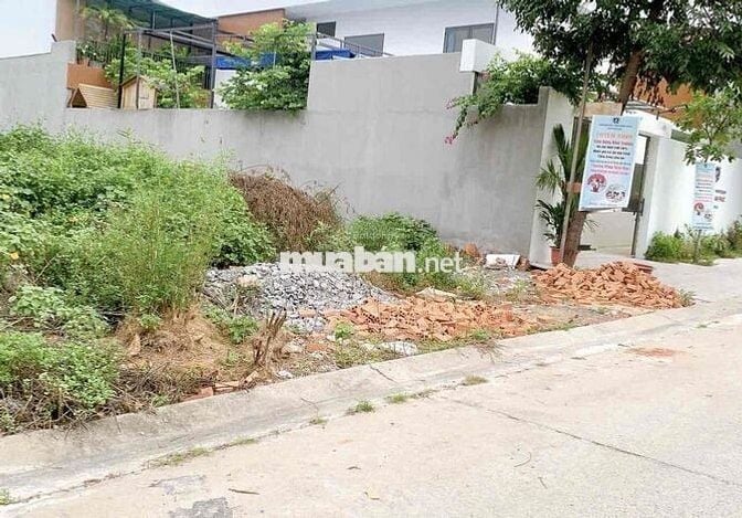 Bán Lỗ Lô Đất DT 300m2 730Tr gần Trường ĐH Việt Đức - Bến Cát Sổ Sẵn