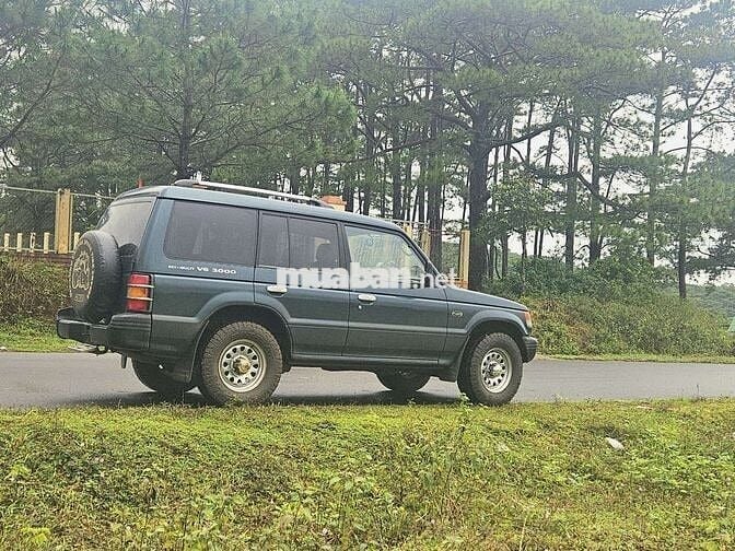 xe 2 cầu, 6 máy. Mitshubisi Pajero