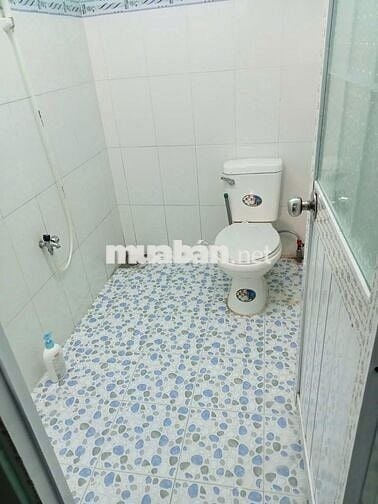 Cần tiền bán gấp nhà giá rẻ 5x10, có điện nước riêng, mua vào ở ngay.