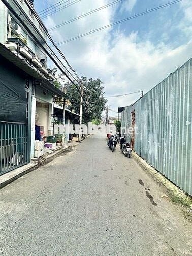 BÁN NHÀ GIÁP BÌNH TÂN GIÁP TÂN PHÚ , HẺM 6M , 2 TẦNG