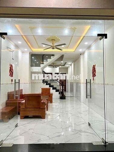 nhà mặt tiền gần Siêu Thị Go,gần chợ Dĩ An 1,có nội thất.sân xe hơi