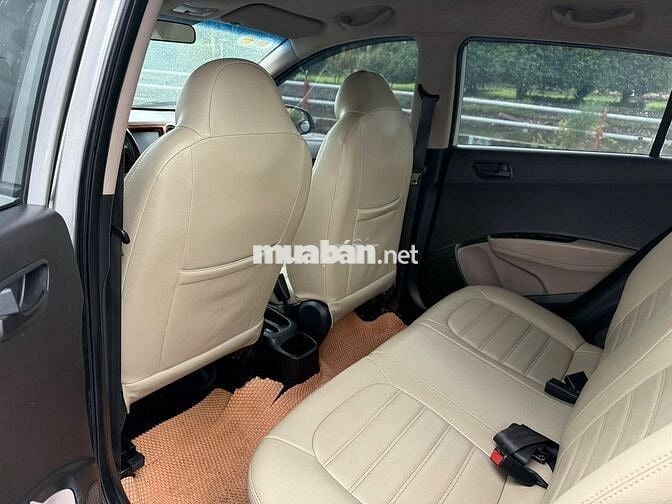 Hyundai i10 2014 số sàn màu bạc