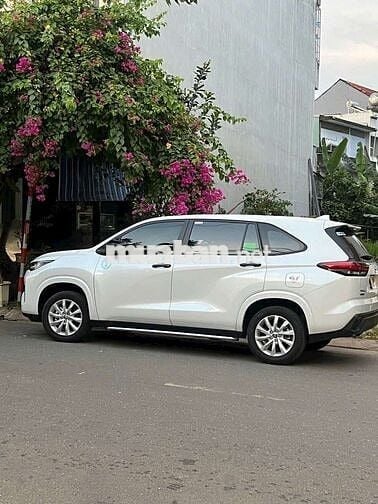 Ra mắt INNOVA CROSS 2026 8 chỗ tặng bảo hiểm PKien