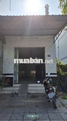 Cho thuê nhà cấp 4 mặt tiền Hoàng Quốc Việt 4x20m