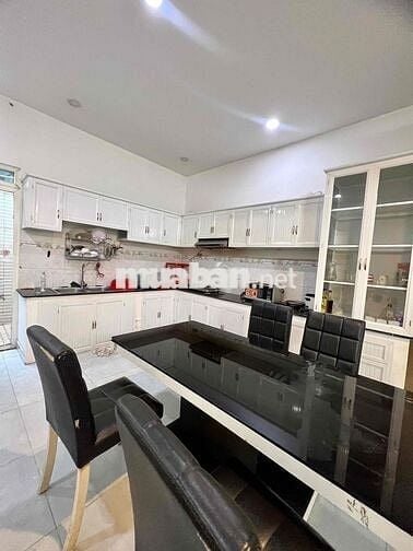 Nhà Rộng Rải DT 120m2 1Trệt 1lầu 3Pn 3Wc Sân Xe Máy Hẻm Xe Tải