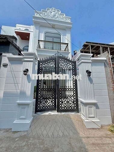 Bán căn nhà Tân Cổ Điển. Cách Lê Văn Nghề 50m.Cách Quãng trường  1km