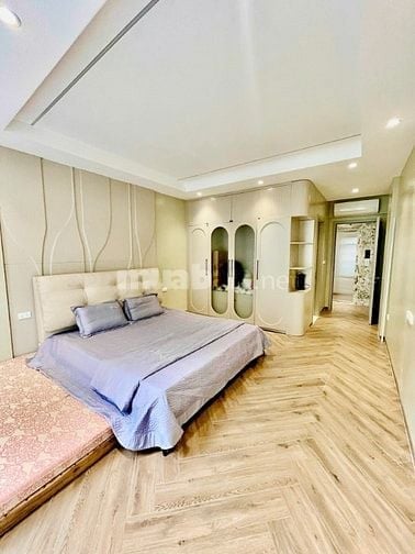 Bán nhà Tân Mai 7 tầng, có thang máy, ngõ ô tô, ở luôn, full nội thất