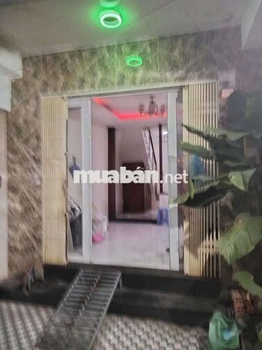 Cho thuê nhà đường Phạm Hùng DT.5×9 } Nhà 1 trệt 2 lầu 3 Phòng 2toilet