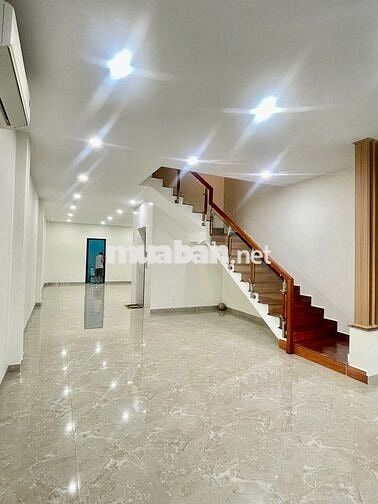 Tầng trệt 5x23m Vạn Phúc có máy lạnh hầm xe, lối đi riêng. Chỉ 10,5tr