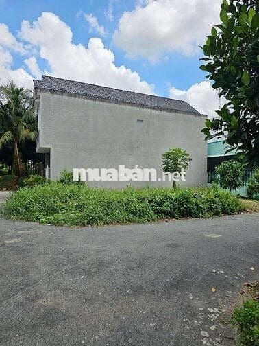 Nền góc KDC Hai Lúa 1, cách Nguyễn Tất Thành 100m.