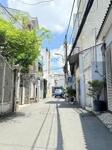 CÔNG VIÊN LÀNG HOA - HẺM THÔNG , XE TẢI - 4.3 x 21 - 3 TẦNG - 7.5 TỶ 