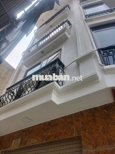 Cho thuê nhà nguyên căn 4 tầng 1 tum 40 m2,tại đường Lai Xá, Kim Chung