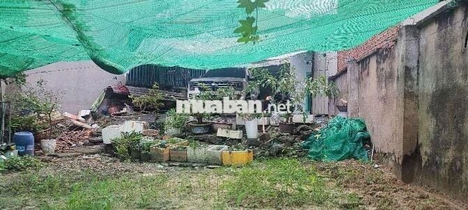 Bán đất tặng nhà cấp 4 200m2 nở hậu hẻm xe hơi trung tâm dĩ an