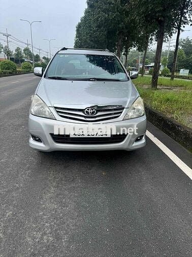 Toyota Innova 2009 G - 100000 km