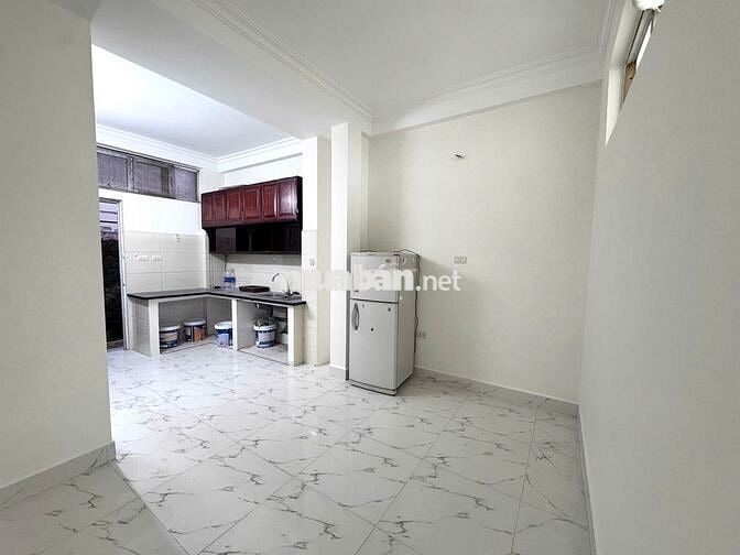 cần cho thuê căn tập thể tầng 4 , 4Pn, 2vs, đồ cơ bản, 15tr/ tháng