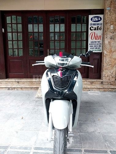Bán xe SH 150CC, đăng ký tháng 4/2017, mầu trắng đen, nguyên bản