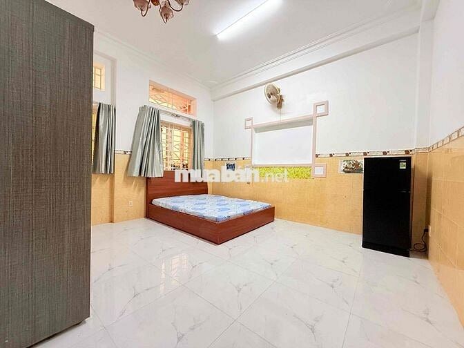 Phòng cửa sổ rộng thoáng giá rẻ Quận 10