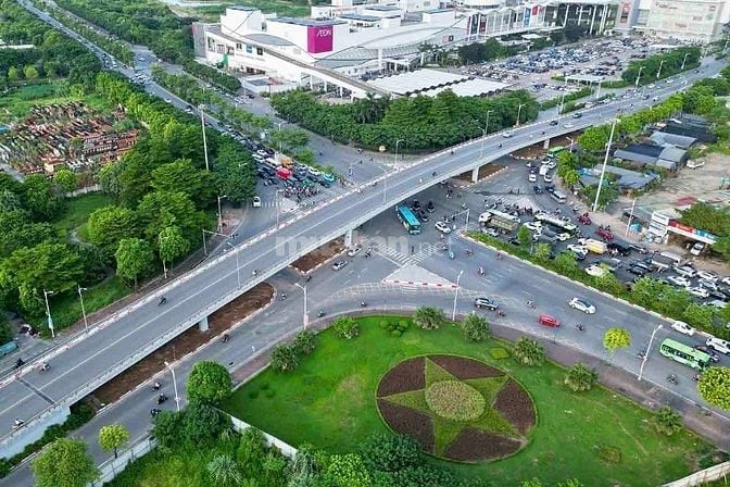 ĐẤT ĐÓN ĐẦU CẦU TRẦN HƯNG ĐẠO,CỔ LINH - HỒNG TIẾN. 98m2,MT10m. 18,5 TỶ