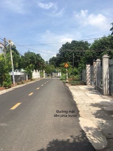 Bán 235,2 m đất hai mặt tiền đường nhựa khu dân cư 