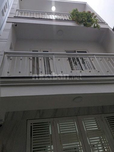 Kẹt tiền bán nhà 3 tầng nhỏ xinh HXH cuối Trường Sa, giáp PN, 4.87 tỷ