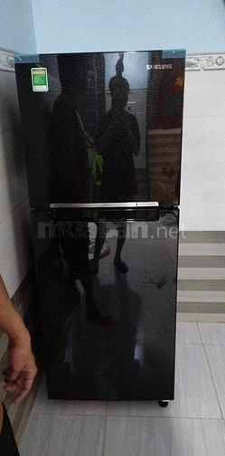 Chuyển nhà cần bán lại Tủ lạnh Samsung 208L, mới còn bảo hành 14tháng