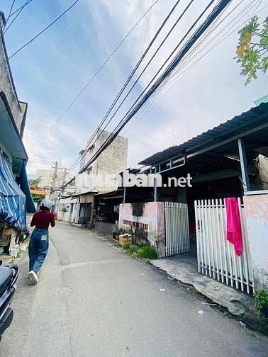 Bán gấp nhà C4 sát Mặt tiền đường số 4. DT 79.8m2, SHR,gần tuyến Metro