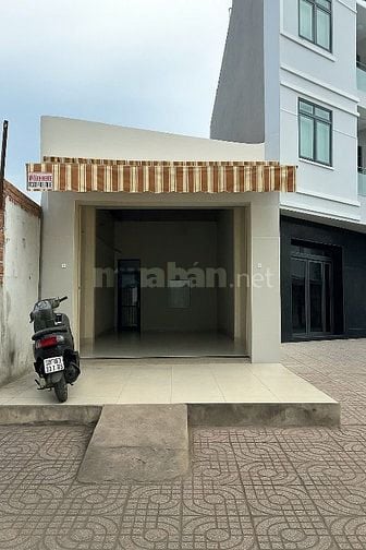 Cho thuê nhà mặt tiền 327 Bến Vân Đồn, Quận 4, giá 16,8tr