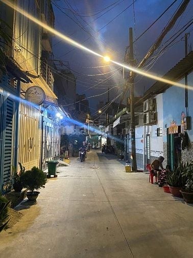 Bán nhà nhỏ nhỉnh 3 tỷ. Hẻm xe hơi quận 11 giáp quận 10. 