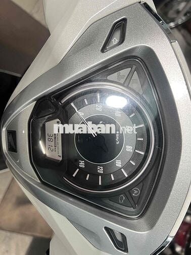 mới về LEAD (4V)màu trắng tuyết mới nhu thùng ac