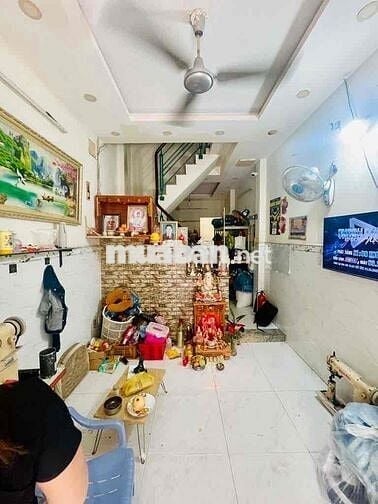 Hot, Bán gấp nhà riêng Lê Văn Quới, BTân, 33m2, 2 tầng, hẻm xe hơi,