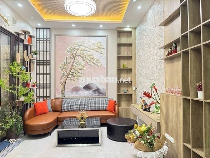 Nhà đẹp Nguyễn văn cừ , mt 6m5 , ô tô vào nhà chỉ 11.9 tỷ