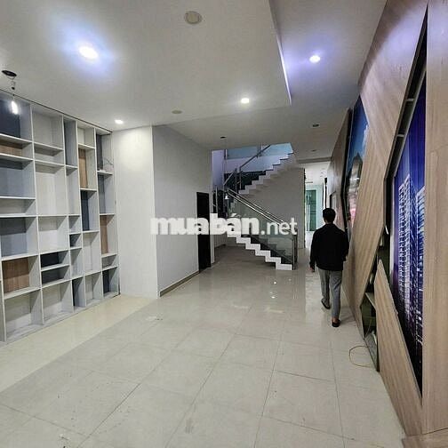 NHÀ 3 TẦNG, 125M2, ĐƯỜNG NGUYỄN TẤT THÀNH, TẦNG 1 TRỐNG SUỐT