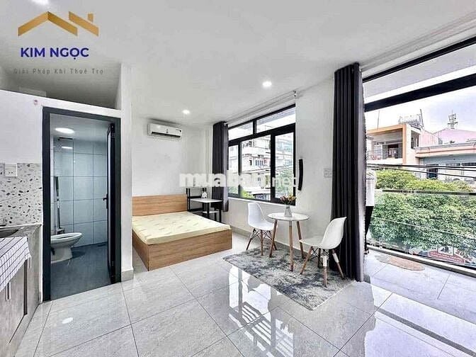 CHO THUÊ CĂN HỘ BAN CÔNG FULL NỘI THẤT NGAY BA THÁNG HAI - QUẬN 10