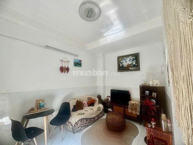 Cho thuê nhà nguyên căn mới đẹp gần mặt tiền. Nội thất cơ bản 12 triệu