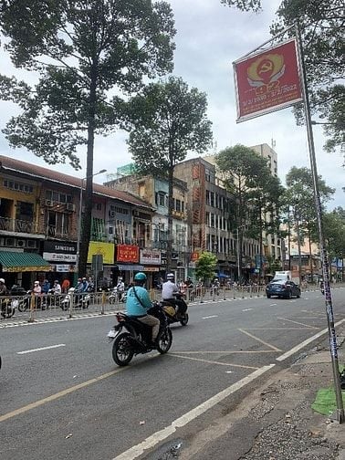 Cho thuê nhà Nguyên Căn - Mặt Tiền Trần Hưng Đạo - An Bình. 5 tầng. 