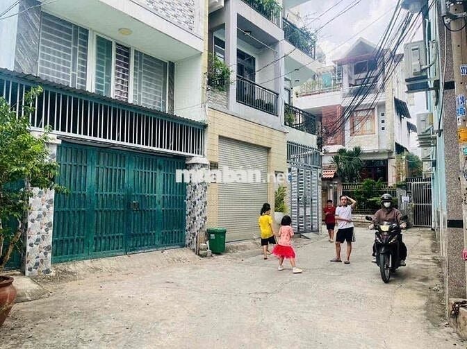 Chủ đi nước ngoài định cư bán gấp lô đất đường xe tải, ngay Học Viện T