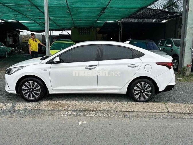 Hyundai Accent Số sàn Trắng