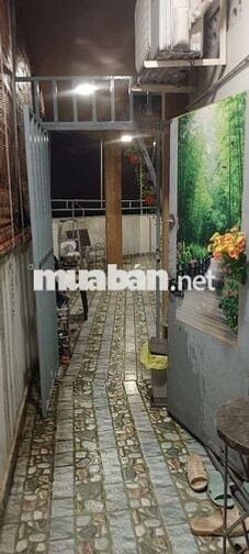 Căn lầu 4 và sân thượng 100m thoáng mát