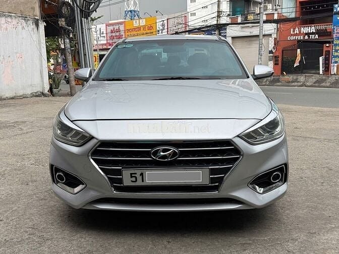 Hyundai Accent 2019 số sàn màu xám bạc